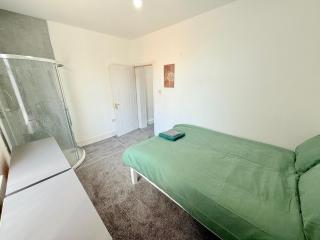 BIG double room Attached Shower near to city center - 3