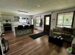 Romantic Escape with Spa - Eau Petit Chalet - 3