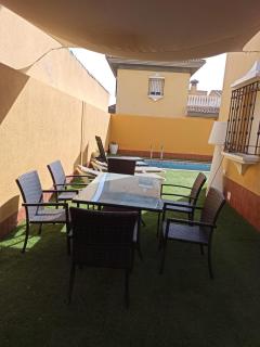 4 Bedroom House with pool - - 7