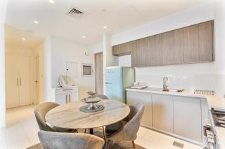 Radiant 1BR with Pool & Gym, 10 MIN Dubai Hills Mall - 1
