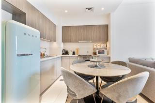 Bright 1BR APT in Dubai Hills Near Burj Khalifa - 9