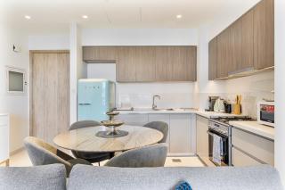 Bright 1BR APT in Dubai Hills Near Burj Khalifa - 2