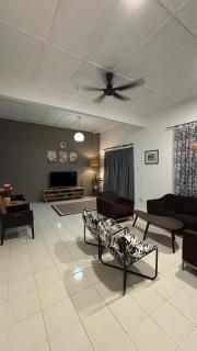 Adrabayu's Homestay - 0