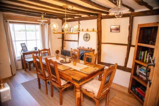 Ye Olde Cottage - 6