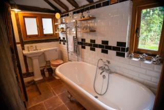Ye Olde Cottage - 4
