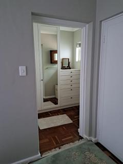Spacious Sunny home in secure leavy area - 7