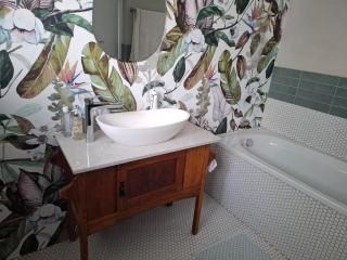 Spacious Sunny home in secure leavy area - 6