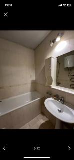 Central Apartment in Golden Square - Bishkek - 8