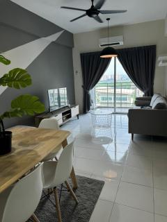 Damai Vacation Stay 7 pax 3 Free Parking - 0