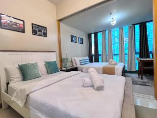 Uptown Mall Linked 1BR 2 Beds Best Value BGC - 1