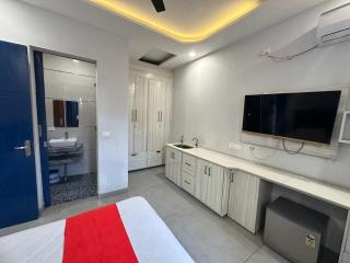SUNNY LUXURIOUS STAY - Comfort with Luxury Feel - Near LPU & Phagwara - 6