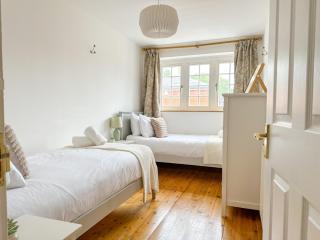 Canterbury Oasis - Modern 2-Bed Home with FREE Parking - Canterbury - 6