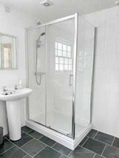 Canterbury Oasis - Modern 2-Bed Home with FREE Parking - Canterbury - 4