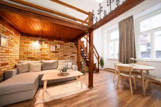 Central Loft 2BR Sleeps 6 - 8
