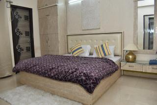 Namah 2BHK Resort Homestay with Kitchen-4 Mins from Prem mandir - 2