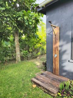 Angels Beachhouse - Beachfront, fast internet, Queen beds, new owners - Port Vila - 9