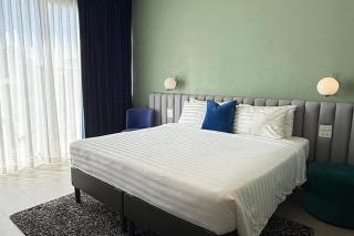 Our Nomad Boutique Hostel - 9