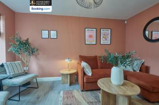 Modern 2BDR House By Homebird Property Management Short Lets & Serviced Accommodation Leeds With Private Parking & Free WiFi - Leeds - 1