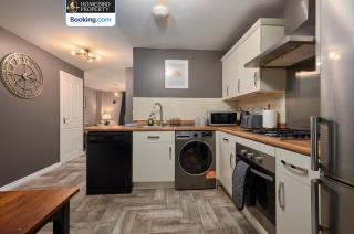 4 Bedroom House By Homebird Property Management Short Lets & Serviced Accommodation Leeds with Parking, Garden & Patio Area - Leeds - 3