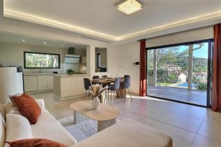 Altinea - Family Home with Infinity Pool - 8