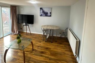 Cozy 1 Bed Apt Sleeps 4 with Garden Views - 9