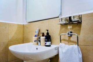Cozy Luxe Haven Lakeside Condo in Entebbe - Entebbe - 5