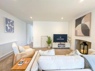 Modern Canterbury 3 Bedroom Townhouse - Pets Welcome & Free Parking - 8