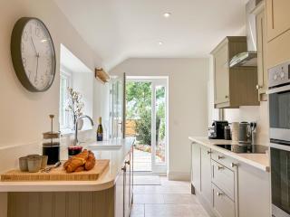 Modern Canterbury 3 Bedroom Townhouse - Pets Welcome & Free Parking - Canterbury - 4