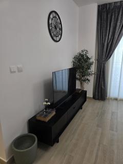 2bhk Canal View near Ferrari World and Sea World - Abu Dhabi - 2