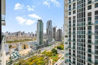 Chic 1BR with Balcony in JVC Dubai - 6