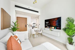 Golden Stays - Binghatti Tulip I Chic 1BR Apartment I Balcony Views I JVC Dubai - 4