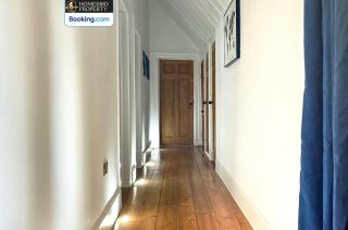 Large 6BDR House By Homebird Property Management Short Lets & Serviced Accommodation Leeds With Secured Parking & Garden Area - Leeds - 7