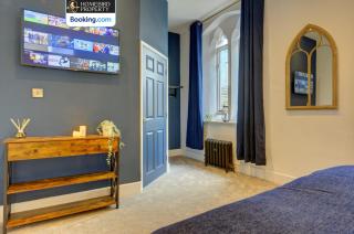 Large 6BDR House By Homebird Property Management Short Lets & Serviced Accommodation Leeds With Secured Parking & Garden Area - Leeds - 3