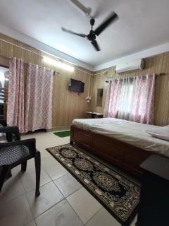 Sainik Homestay - - 6