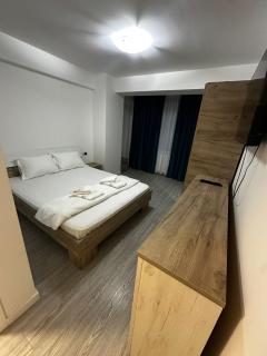 Urban Luxe Apartment - 6