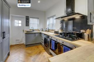 Large 6BDR House By Homebird Property Management Short Lets & Serviced Accommodation Leeds With Secured Parking & Garden Area - Leeds - 8
