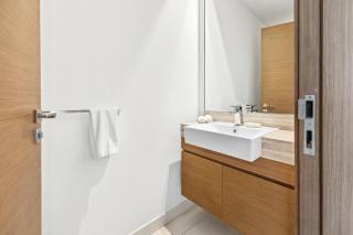 2BR plus M with Huge Balcony City Walk Building 22 - 1