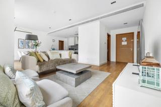 2BR plus M with Huge Balcony City Walk Building 22 - 9