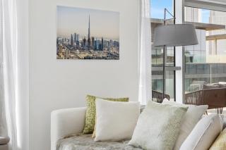 2BR plus M with Huge Balcony City Walk Building 22 - 5