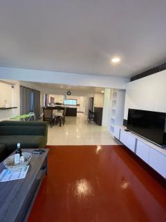 Bright & Spacious 3BR & Pool - Suva - 9