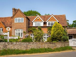 Quintessential Chilterns Cottage Pass the Keys - 0