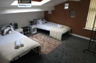 5 Bedroom House By Homebird Property Management Short Lets & Serviced Accommodation Leeds With Free Parking & Garden - Leeds - 6