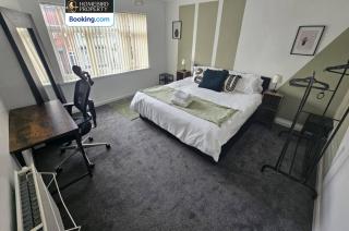 5 Bedroom House By Homebird Property Management Short Lets & Serviced Accommodation Leeds With Free Parking & Garden - Leeds - 7