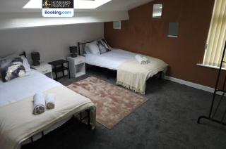 Spacious 3-Bedroom Semi Detached House By Homebird Property Management Short Lets & Serviced Accommodation Leeds With Private Parking & Garden - Leeds - 5