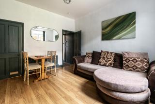 Eat, Stroll, Stay in a Spacious 4-Bed Home in Sheffield - Sheffield - 3