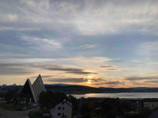 With the Arctic Cathedral as your neighbour! - Tromsø - 3