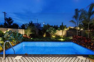 The Garden Stay by StayJade Pool Lawn 1h HSR - 4