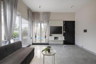 The Garden Stay by StayJadePrivate PoolHuge Lawn - 4