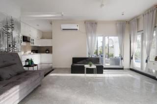 The Garden Stay by StayJadePrivate PoolHuge Lawn - 2