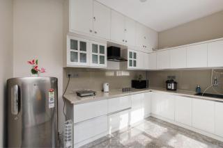 The Garden Stay by StayJadePrivate PoolHuge Lawn - 1